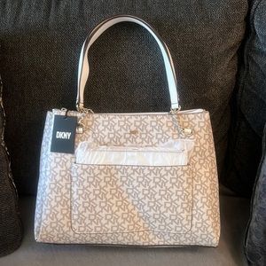 NEW DKNY Bryanna Shoulder Bag with wallet